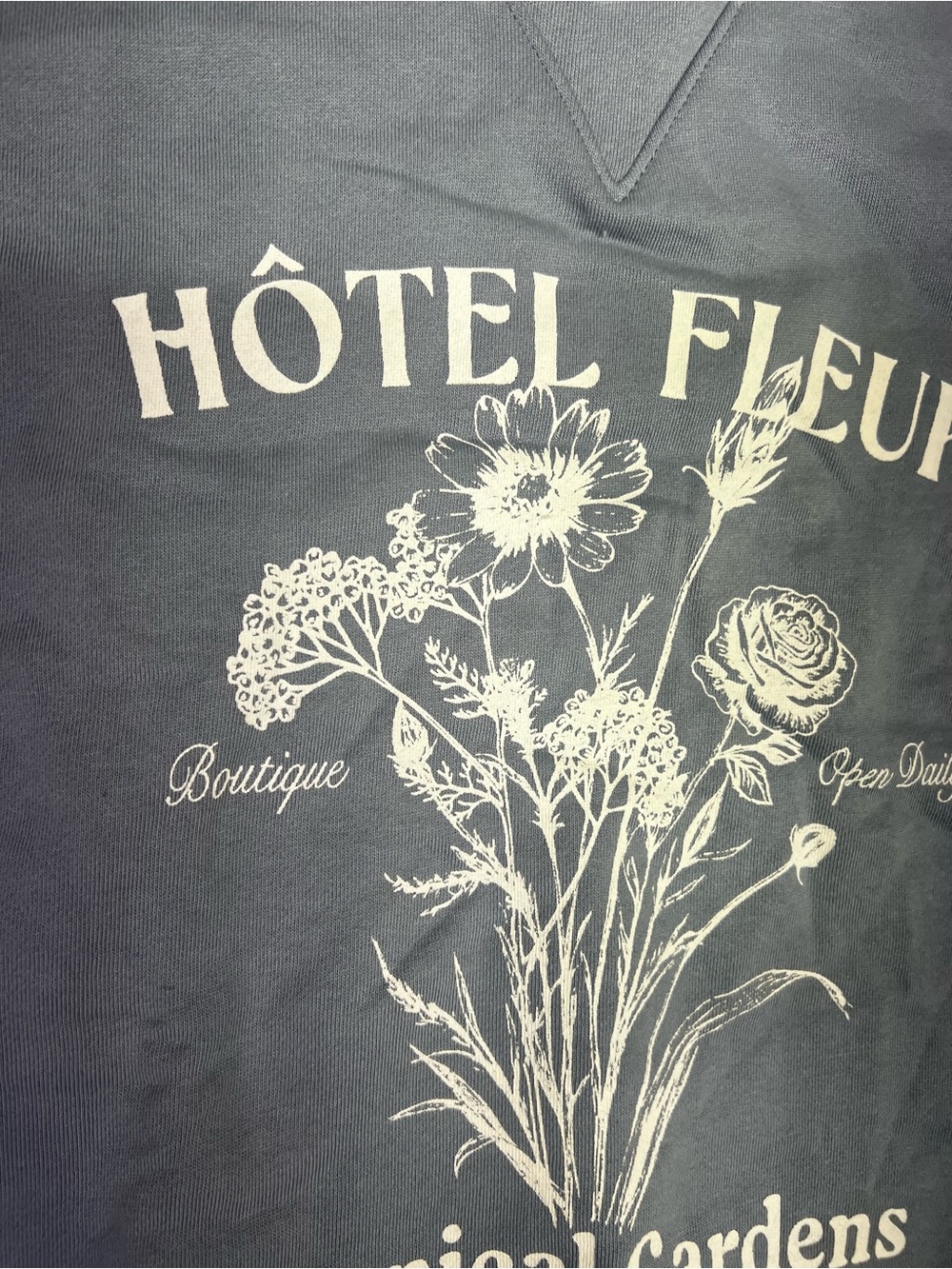 Universal Thread Light Gray Crewneck Sweatshirt - Picture 2 of 9